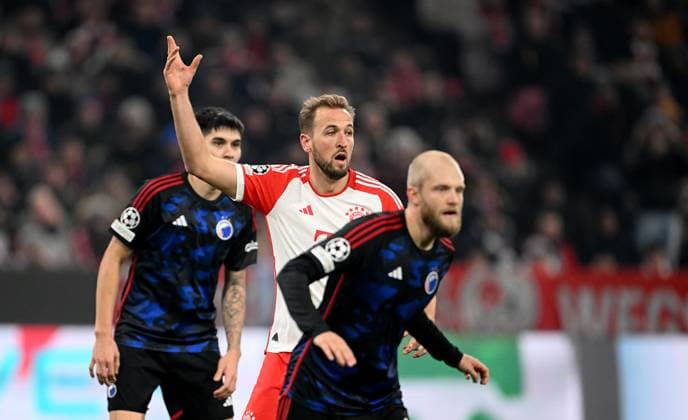 FOOTBALL CHAMPIONS LEAGUE SEASON 2023 2024 Preliminary Round Group A 5 Matchday FC Bayern Muenchen FC Copenhagen 29 11 2023 Harry Kane left, FC Bayern Muenchen v Nicolai Boilesen right, FC Copenhagen