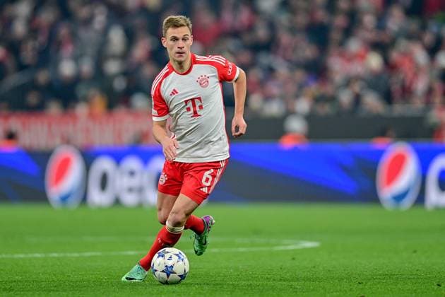 Joshua KIMMICH FC Bayern Munich, FCB, 6 on the ball, cropped, full body, single image, action, action, 29 11 2023, Munich Germany , football, UEFA Champions League, group stage, FC Bayern Munich FC Copenhagen xslx