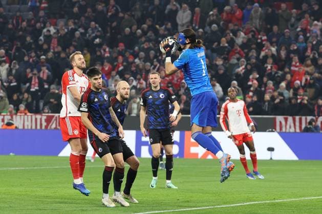 in duel, action, with Harry Kane 9 FC Bayern Muenchen , Kamil Grabara 1 FC Copenhagen , FC Bayern Muenchen vs FC Copenhagen, Champions League, football, preliminary round, second leg, 29 11 2023 Muenchen Bayern Germany Copyright: xkolbert-press ChristianxKolbertx