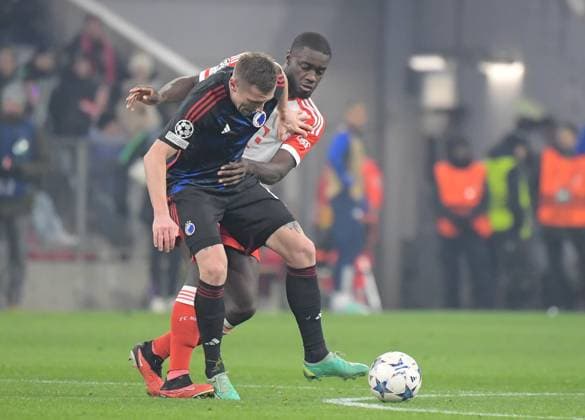 29 11 2023, xemx, Football UEFA Champions League, FC Bayern Muenchen FC Copenhagen emspor, v l Dayot Upamecano FC Bayern Muenchen , Lukas Lerager FC Copenhagen Zweikampf, Aktion, action, battle for the ball DFL DFB REGULATIONS PROHIBIT ANY USE OF PHOTOGRAPHS as IMAGE SEQUENCES and or QUASI VIDEO Muenchen