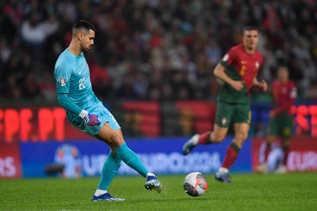 Portugal V Iceland: Group J - UEFA EURO, EM, Europameisterschaft,Fussball 2024 European Qualifiers Diogo Costa of Portugal is in action during the Group J - UEFA EURO 2024 European Qualifiers match between Portugal and Iceland at Estadio Jose Alvalade in Lisbon, Portugal, on November 19, 2023. Lisbon Portugal  Copyright: xAlexxNicodimx originalFilename:nicodim-portugal231119_np5Yo.jpg