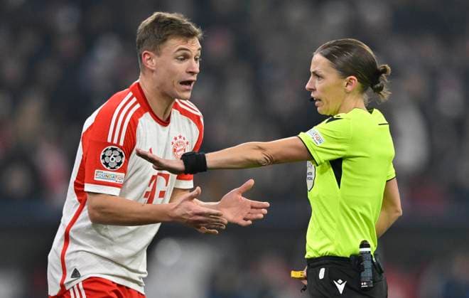 Joshua Kimmich FC Bayern Muenchen FCB 06 in conversation Discussion with referee Referee Stephanie Frappart FC Bayern Muenchen FCB vs FC Copenhagen Group stage 5 Matchday 29 11 2023 DFL REGULATIONS PROHIBIT ANY USE OF PHOTOGRAPHS AS IMAGE SEQUENCES AND OR QUASI VIDEO FC Bayern Muenchen FCB vs FC Copenhagen