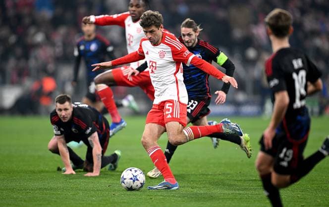 FOOTBALL CHAMPIONS LEAGUE SEASON 2023 2024 Preliminary Round Group A 5 Matchday FC Bayern Muenchen FC Copenhagen 29 11 2023 Lukas Lerager left, FC Copenhagen v Thomas Mueller center, FC Bayern Muenchen v Rasmus Falk right, FC Copenhagen