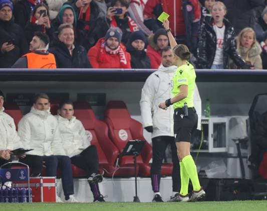 yellow card by referee FRAPPART for Bayerns substitute goalkeeper Sven ULREICH Football, Bayern Munich Copenhagen Football UEFA Champions League, FC Bayern Munich FC Copenhagen, group stage, matchday 5, 2023 2024 season, on 29 11 2023, in Munich, A L L I A N Z A R E N A, Germany Source Copyright Credit Oryk HAIST xFUSSBALL-MUENCHEN-KOPENHAGENx
