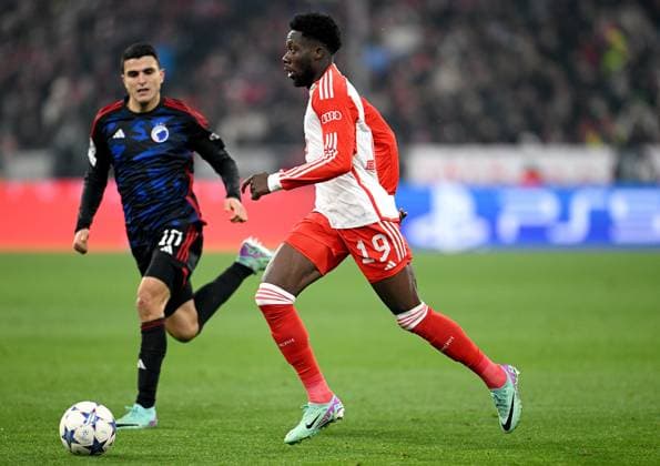 FOOTBALL CHAMPIONS LEAGUE SEASON 2023 2024 Preliminary Round Group A 5 Matchday FC Bayern Muenchen FC Copenhagen 29 11 2023 Mohamed Elyounoussi left, FC Copenhagen v Alphonso Davies right, FC Bayern Muenchen