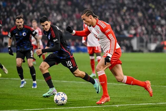29 11 2023, Munich, Germany, Allianz Arena, Bayern Muenchen vs FC Copenhagen UEFA Champions League 2023 2024 Group A, Mohamed Elyounoussi F C Copenhagen and Leroy Sane FC Bayern Muenchen in a duel Photo H Langer Munich Allianz Arena Germany  541_FCBKOP20231129_037 Langer-541