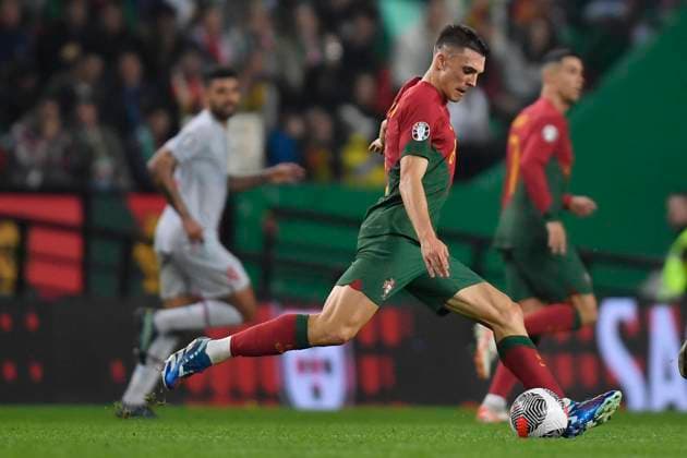Portugal V Iceland: Group J - UEFA EURO, EM, Europameisterschaft,Fussball 2024 European Qualifiers Joao Palhinha of Portugal is in action during the Group J - UEFA EURO 2024 European Qualifiers match between Portugal and Iceland at Estadio Jose Alvalade in Lisbon, Portugal, on November 19, 2023. Lisbon Portugal  Copyright: xAlexxNicodimx originalFilename:nicodim-portugal231119_npGzy.jpg