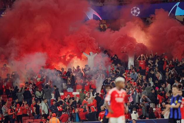 Fans during UEFA Champions League 23 24 game between SL Benfica and Inter Milan at Estadio Da Luz, Lisbon, Portugal. (Maciej Rogowski) Lisbon Estadio Da Luz Portugal Copyright: xMaciejxRogowskix slbinter-full-29-11=2023-20