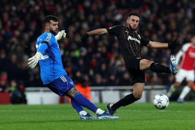 London, England, 29 November 2023: Adrien Thomasson of Lens charges down David Raya, Goalkeeper of Arsenal during the UEFA Champions League football match between Arsenal and Lens at Emirates Stadium in London, England. FOOTBALL : Arsenal vs Lens - UEFA Ligue des Champions - 29 11 2023 SPP Panoramic 