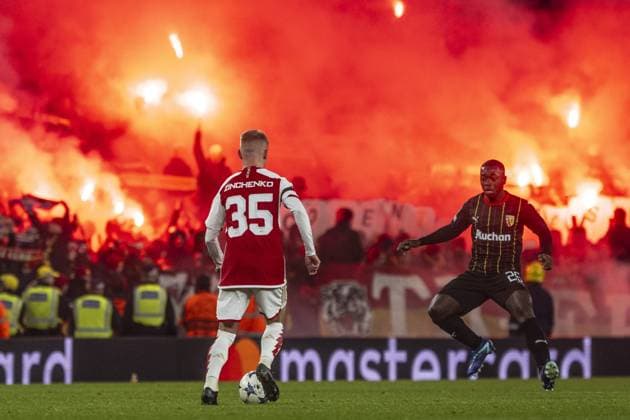 London, England, 29 November 2023: Oleksandr Zinchenko of Arsenal and Nampalys Mendy of Lens in front of Lens fans with flares during the UEFA Champions League football match between Arsenal and Lens at Emirates Stadium in London, England. FOOTBALL : Arsenal vs Lens - UEFA Ligue des Champions - 29 11 2023 SPP Panoramic 
