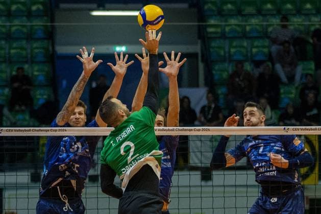 Volleyball CEV Cup Men match - Mint Vero Volley Monza vs Sporting Lisbona Attack of Tiago Militao Carvalho Ribeiro Pereira (Sporting Lisbona) during CEV Volleyball Cup Men 2024 match between Miny VeroVolley Monza and Sporting CP Lisbona at Opiquad Arena, Monza, Italy on November 29, 2023 during Mint Vero Volley Monza vs Sporting Lisbona, Volleyball CEV Cup Men match in Monza, Italy, November 29 2023 Monza Italy  Copyright: xIPAxSport ABACAx