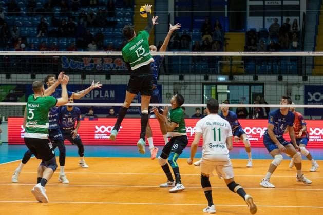 Volleyball CEV Cup Men match - Mint Vero Volley Monza vs Sporting Lisbona Spike of Tiago Enrique Barth (Sporting Lisbona) during CEV Volleyball Cup Men 2024 match between Miny VeroVolley Monza and Sporting CP Lisbona at Opiquad Arena, Monza, Italy on November 29, 2023 during Mint Vero Volley Monza vs Sporting Lisbona, Volleyball CEV Cup Men match in Monza, Italy, November 29 2023 Monza Italy  Copyright: xIPAxSport ABACAx