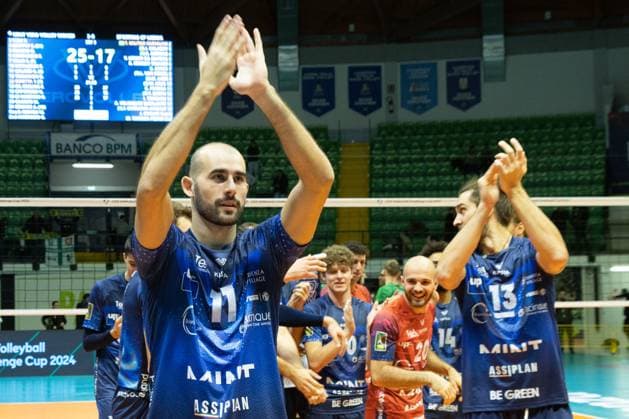 Volleyball CEV Cup Men match - Mint Vero Volley Monza vs Sporting Lisbona Happiness of Gianluca Galassi (Vero Volley Monza) and teammates during CEV Volleyball Cup Men 2024 match between Miny VeroVolley Monza and Sporting CP Lisbona at Opiquad Arena, Monza, Italy on November 29, 2023 during Mint Vero Volley Monza vs Sporting Lisbona, Volleyball CEV Cup Men match in Monza, Italy, November 29 2023 Monza Italy  Copyright: xIPAxSport ABACAx