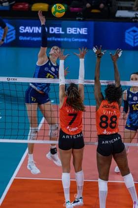 Spike of Ekaterina Antropova (Savino Del Bene Scandicci) during Savino Del Bene Scandicci vs Eczacibasi Dynavit Istanbul, CEV Champions League Women volleyball match in Florence, Italy, November 29 2023  Copyright: xSaraxEsposito IPAxSportx xipa-agx xx IPA_41945476 IPA_Agency_IPA41945476