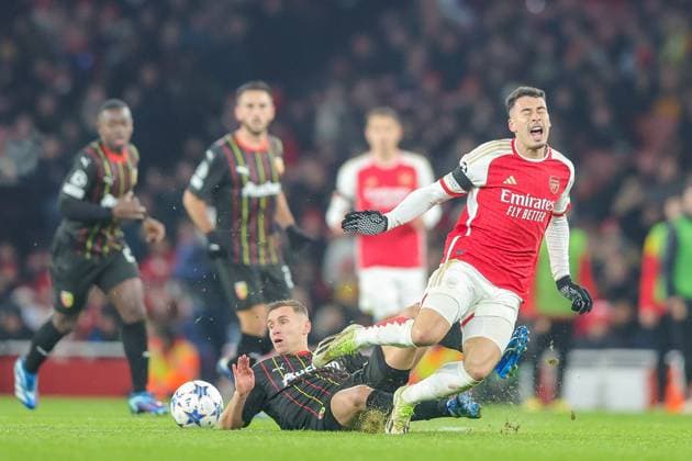 Arsenal v RC Lens Champions League 29 11 2023. Arsenal forward Gabriel Martinelli (11) is fouled by Lens midfielder Mathias Autret (29) during the Champions League match between Arsenal and RC Lens at the Emirates Stadium, London, England on 29 November 2023. London Emirates Stadium Greater London England Editorial use only , Copyright: xToyinxOshodix PSI-18466-0057