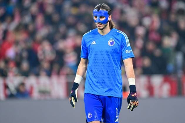 Kamil GRABARA Goalkeeper, Copenhagen, 1 with mask, Single image, Action, Action, 29 11 2023, Munich Germany , Football, UEFA Champions League, Group stage, FC Bayern München FC Copenhagen xslx