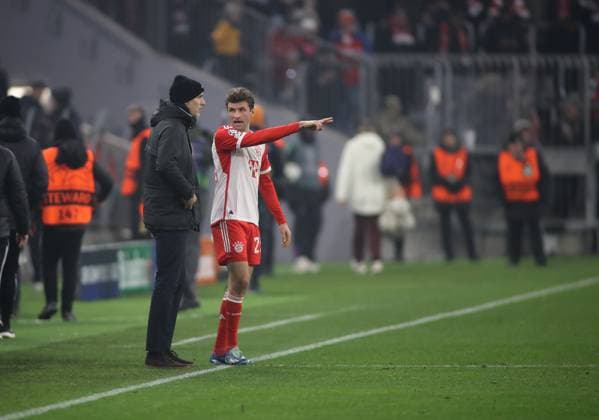 Munich, Germany 29 November 2023 Football, Men, Champions League, Matchday 5, Season 2023 2024, FC Bayern Munich FC Copenhagen, Allianz Arena Thomas Tuchel, Coach FC Bayern Munich left with Thomas Müller, Mueller FC Bayern Munich right last instructions on the sidelines