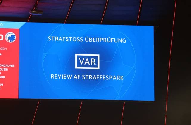 Munich, Germany 29 November 2023 Football, Men, Champions League, Matchday 5, Season 2023 2024, FC Bayern Munich FC Copenhagen, Allianz Arena Penalty kick review VAR, shortly before the end, here on the scoreboard