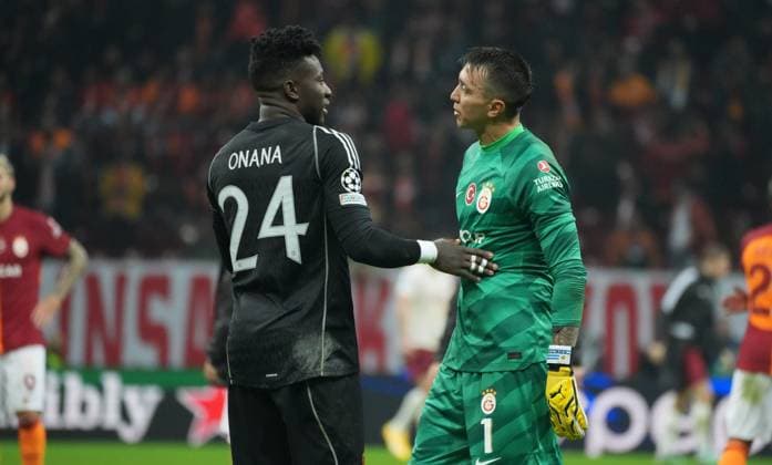 Andre Onana (L) of Manchester United, ManU and Fernando Muslera (R) of Galatasaray during the UEFA Champions League match between Galatasaray A.S. and Manchester United at RAMS PARK Stadium on November 29, 2023 in Istanbul, Turkey. Istanbul Turkey Copyright: xSeskimPhotox Galatasaray-MUnited_291123 (262)