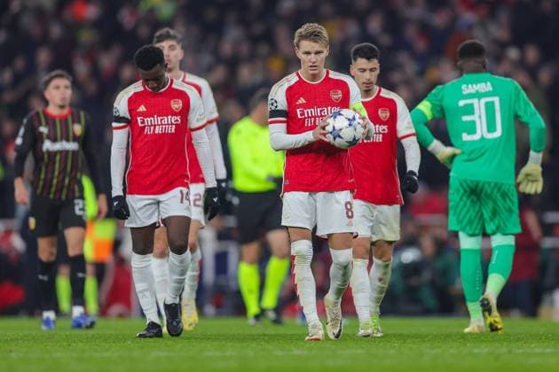 Arsenal v RC Lens Champions League 29 11 2023. Arsenal midfielder Martin odegaard (8) prepares to place the ball on the penalty spot. during the Champions League match between Arsenal and RC Lens at the Emirates Stadium, London, England on 29 November 2023. London Emirates Stadium Greater London England Editorial use only , Copyright: xToyinxOshodix PSI-18466-0109