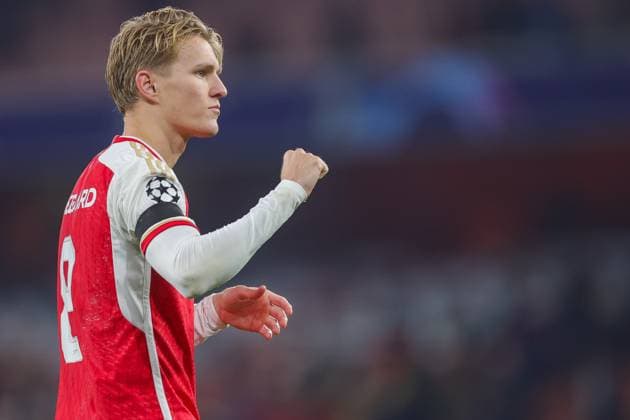 Arsenal v RC Lens Champions League 29 11 2023. Arsenal midfielder Martin odegaard (8) acknowledges the home fans after the Champions League match between Arsenal and RC Lens at the Emirates Stadium, London, England on 29 November 2023. London Emirates Stadium Greater London England Editorial use only , Copyright: xToyinxOshodix PSI-18466-0116