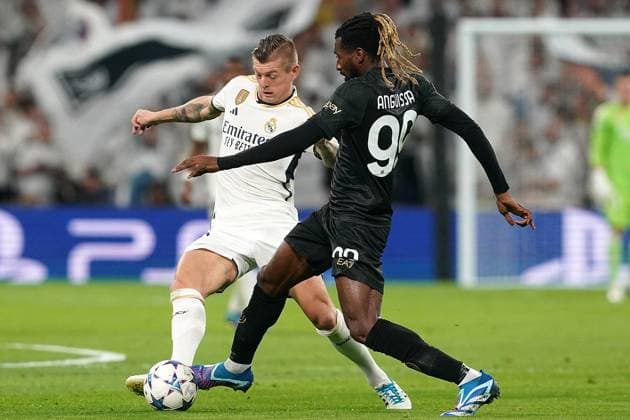 Champions League - Real Madrid v Napoli Real Madrid CF s Toni Kroos (l) and SSC Napoli s Andre-Frank Zambo Anguissa during Champions League 2023 2024, Group C match Real Madrid v Napoli on November 29, 2023 in Madrid, Spain. Photo by Acero AlterPhotos ABACAPRESS.COM Madrid Spain  Copyright: xAcero AlterPhotos ABACAx