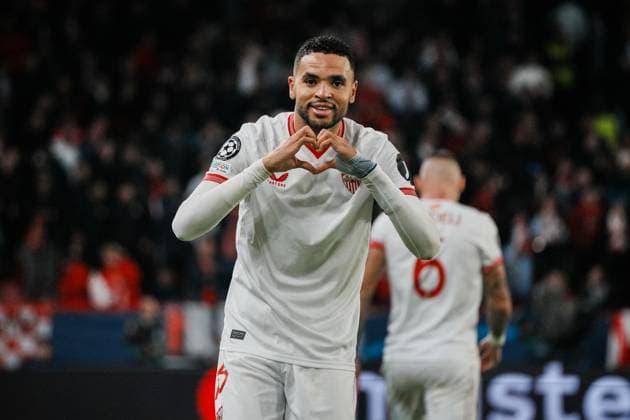(231130) -- SEVILLE, Nov. 30, 2023 -- Sevilla s Youssef En-Nesyri celebrates a goal during the UEFA Champions League Group B match between Sevilla FC and PSV Eindhoven in Seville, Spain, on Nov. 29, 2023. (Photo by Xinhua) (SP)SPAIN-SEVILLE-FOOTBALL-UEFA CHAMPIONS-SEVILLA FC VS PSV EINDHOVEN ZhangxYuheng 