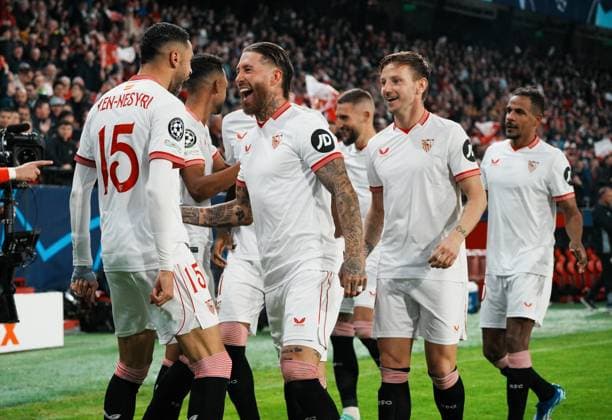 (231130) -- SEVILLE, Nov. 30, 2023 -- Sevilla s players celebrate a goal during the UEFA Champions League Group B match between Sevilla FC and PSV Eindhoven in Seville, Spain, on Nov. 29, 2023. (Photo by Xinhua) (SP)SPAIN-SEVILLE-FOOTBALL-UEFA CHAMPIONS-SEVILLA FC VS PSV EINDHOVEN ZhangxYuheng 