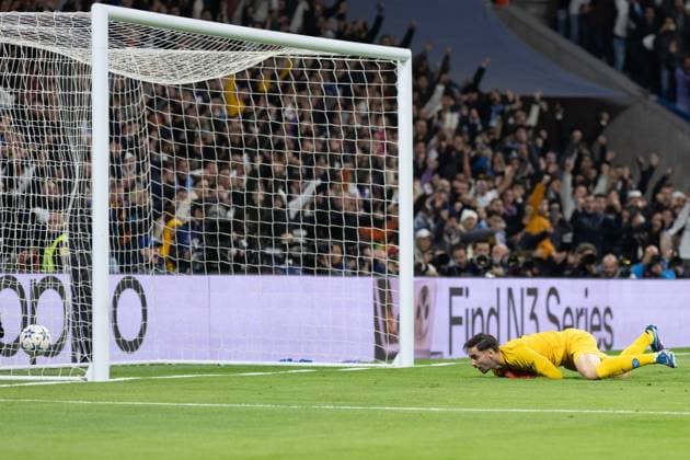 (231130) -- MADRID, Nov. 30, 2023 -- Napoli s Alex Meret fails to save a goal during the UEFA Champions League Group C match between Real Madrid and SSC Napoli at the Santiago Bernabeu Stadium in Madrid, Spain, on Nov. 29, 2023. ) (SP)SPAIN-MADRID-FOOTBALL-UEFA CHAMPIONS-REAL MADRID VS SSC NAPOLI MengxDingbo 