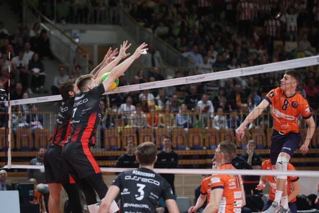 (231130) -- LJUBLJANA, Nov. 30, 2023 -- Luka Marovt (R) of ACH Volley Ljubljana competes during the 4th round pool B match of CEV Champions League Volley 2024 between ACH Volley Ljubljana and Asseco Resovia Rzeszow in Ljubljana, Slovenia, Nov. 29, 2023. (Photo by Xinhua) (SP)SLOVENIA-LJUBLJANA-CEV CHAMPIONS LEAGUE VOLLEY 2024 ZeljkoxStevanic 