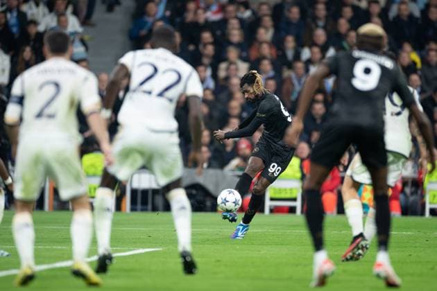 (231130) -- MADRID, Nov. 30, 2023 -- Napoli s Andre-Frank Zambo Anguissa scores a goal during the UEFA Champions League Group C match between Real Madrid and SSC Napoli at the Santiago Bernabeu Stadium in Madrid, Spain, on Nov. 29, 2023. ) (SP)SPAIN-MADRID-FOOTBALL-UEFA CHAMPIONS-REAL MADRID VS SSC NAPOLI MengxDingbo 