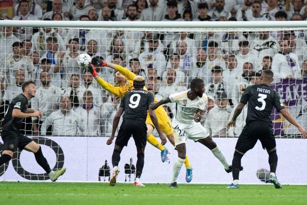 (231130) -- MADRID, Nov. 30, 2023 -- Napoli s Alex Meret (2nd L) saves a goal during the UEFA Champions League Group C match between Real Madrid and SSC Napoli at the Santiago Bernabeu Stadium in Madrid, Spain, on Nov. 29, 2023. ) (SP)SPAIN-MADRID-FOOTBALL-UEFA CHAMPIONS-REAL MADRID VS SSC NAPOLI MengxDingbo 