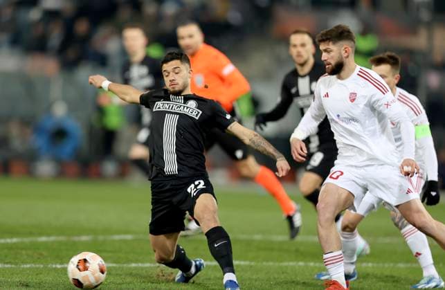 SOCCER - UEFA EL, Sturm vs Czestochowa GRAZ,AUSTRIA,30.NOV.23 - SOCCER - UEFA Europa League, group stage, SK Sturm Graz vs Rakow Czestochowa. Image shows Jusuf Gazibegovic (Sturm) and Jean Carlos Silva (Czestochowa) .  GEPAxpictures xHansxOberlaender