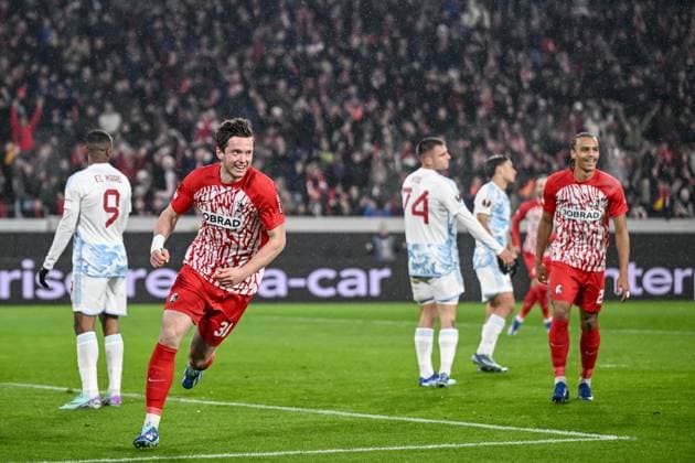 30 11 2023, Freiburg, Germany, Stadion am Wolfswinkel, SC Freiburg vs Olympiakos Piraeus UEFA Europa League 2023 24 Group A, Michael Gregoritsch SC Freiburg goal celebration, cheers after his goal for 2 0 Photo H Langer Freiburg Stadion am Wolfswinkel Germany  541_SCFOLY20231130_018 Langer-541