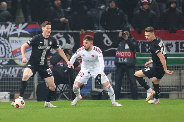 SOCCER - UEFA EL, Sturm vs Czestochowa GRAZ,AUSTRIA,30.NOV.23 - SOCCER - UEFA Europa League, group stage, SK Sturm Graz vs Rakow Czestochowa. Image shows David Schnegg (Sturm), Deian Sorescu (Czestochowa) and Dimitri Lavalee (Sturm).  GEPAxpictures xChrisxBauer