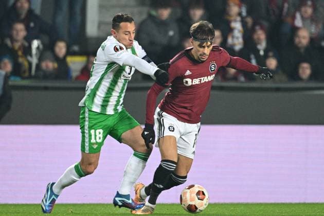 L-R Andres Guardado (Betis) and Veljko Birmancevic (Sparta) in action during the UEFA Europa League, 5th round, Group C, match AC Sparta Praha vs Real Betis (Sevilla), in Prague, Czech Republic, on November 30, 2023. (CTKxPhoto MichalxKamaryt) CTKPhotoP2023113008125  CTKPhotoP2023113008125