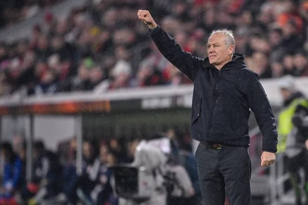 30 11 2023, Freiburg, Germany, Stadion am Wolfswinkel, SC Freiburg vs Olympiakos Piraeus UEFA Europa League 2023 24 Group A, Coach Christian Streich SC Freiburg gestures, gestures Photo H Langer Freiburg Stadion am Wolfswinkel Germany  541_SCFOLY20231130_029 Langer-541