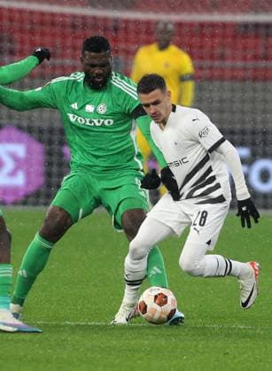 Enzo Lee Fee(R) FC Stade Rennais,Frantzdy Pierrot(L) Maccabi Haifa FOOTBALL : Maccabi Haifa Vs Stade Rennais - Ligue Europa - 30 11 2023 AleksandarDjorovic Panoramic 