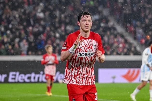 30 11 2023, Freiburg, Germany, Stadion am Wolfswinkel, SC Freiburg vs Olympiakos Piraeus UEFA Europa League 2023 24 Group A, Michael Gregoritsch SC Freiburg goal celebration, cheers after his goal for 3 0 Photo H Langer Freiburg Stadion am Wolfswinkel Germany  541_SCFOLY20231130_041 Langer-541
