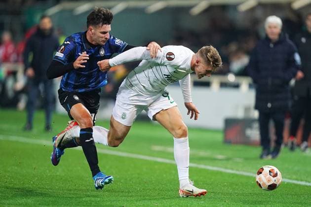 Fußball, EL, Atalanta Bergamo - Sporting Lissabon Foto Spada LaPresse 30 Novembre 2023 - Bergamo , Italia - calcio - Atalanta vs Sporting Lisbona - Europa League 2023 2024 - Stadio Gewis Nella foto: Viktor Gyokeres (Sporting CP) Berat Djimsiti (Atalanta BC); 30 November , 2023 Bergamo , Italy - sport, calcio - Atalanta vs Sporting Lisboa , Europa League 2023 2024 - Gewis Stadium - In the pic : Viktor Gyokeres (Sporting CP) Berat Djimsiti (Atalanta BC);  Copyright: xSpada LaPressex