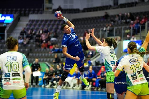 Handball, Frauen WM, Slowenien - Island Handball-VM kvinner Norge 2023: Slovenia - Island Stavanger 20231130. Islands Thea Imani Sturludottir under gruppespillkampen i VM mellom Slovenia og Island i DNB Arena. Foto: Beate Oma Dahle NTB Stavanger Norge EDITORIAL USE ONLY. RESTRICTED USE FOR BETTING COMPANIES Ref:_SPONGdSQ30E134.jpg  Copyright: xBeatexOmaxDahlex xNTBx