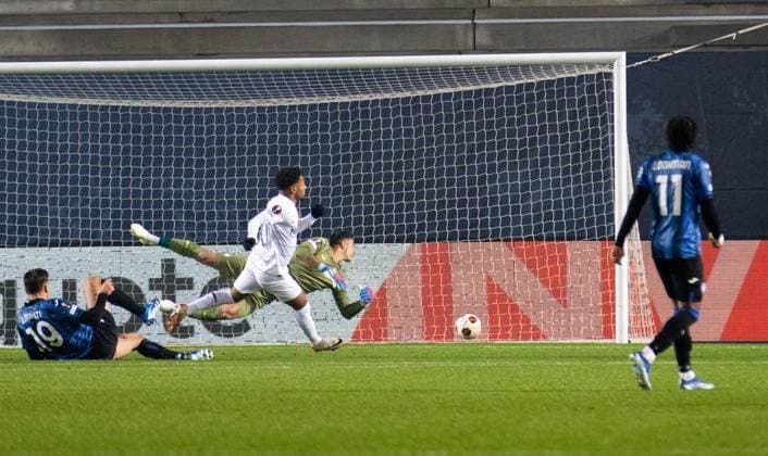 Fußball, EL, Atalanta Bergamo - Sporting Lissabon Football Europa League match - Atalanta Bc vs Sporting Clube De Portuga Sporting Lisboa Marcus Edwards Scoring during Atalanta Bc vs Sporting Clube De Portuga, Football Europa League match in Bergamo, Italy, November 30 2023 Bergamo Italy  Copyright: xIPAxSport ABACAx