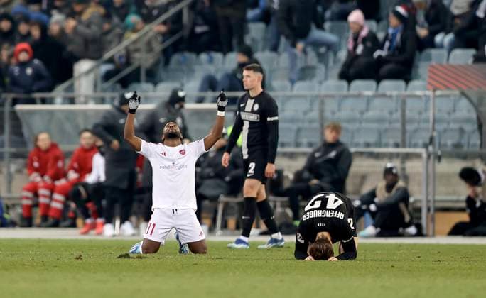 SOCCER - UEFA EL, Sturm vs Czestochowa GRAZ,AUSTRIA,30.NOV.23 - SOCCER - UEFA Europa League, group stage, SK Sturm Graz vs Rakow Czestochowa. Image shows the rejoicing of John Yeboah (Czestochowa) and the disappointment of David Affengruber (Sturm).  GEPAxpictures xHansxOberlaender