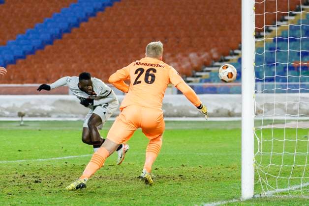 GÖTEBORG 20231130 Leverkusens Victor Boniface scores 10 during Thursdays Europa League Group H soccer match between BK Häcken and Bayer Leverkusen from Germany at Gamla Ullevi GÖTEBORG SWEDEN x9200x  Copyright: xAdamxIhse TTx EUROPA LEAGUE HÄCKEN-LEVERKUSEN