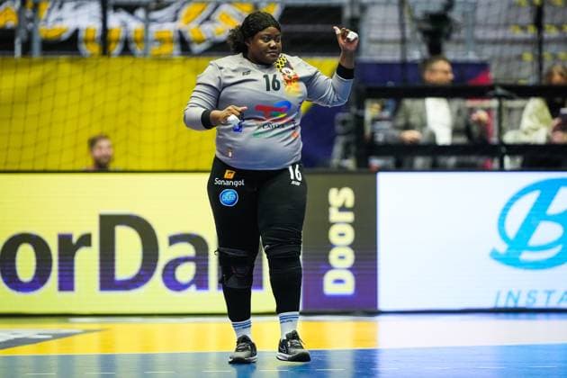 Handball, Frauen WM, Frankreich - Angola Handball-VM kvinner Norge 2023: Frankrike - Angola Stavanger 20231130. Angolas Teresa Patricia Almeida under gruppespillkampen i VM mellom Frankrike og Angola i DNB Arena. Foto: Beate Oma Dahle NTB Stavanger Norge EDITORIAL USE ONLY. RESTRICTED USE FOR BETTING COMPANIES Ref:_SPONz7NbDVxYAg.jpg  Copyright: xBeatexOmaxDahlex xNTBx