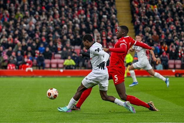SOCCER - UEFA EL, Liverpool vs LASK LIVERPOOL,ENGLAND,30.NOV.23 - SOCCER - UEFA Europa League, group stage, Liverpool FC vs Linzer ASK. Image shows Moses Usor (LASK) and Ibrahima Konate (Liverpool).  GEPAxpictures xAvnixRetkoceri