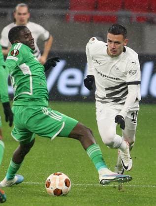 Manuel Cafumana Show(L) Maccabi Haifa,Enzo Lee Fee(R) FC Stade Rennais FOOTBALL : Maccabi Haifa Vs Stade Rennais - Ligue Europa - 30 11 2023 AleksandarDjorovic Panoramic 
