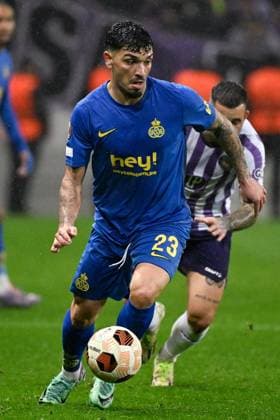 Union s Cameron Puertas Castro and Toulouse s Aron Donnum fight for the ball during a soccer game French Toulouse FC and between Belgian Royale Union Saint Gilloise, on day 5 of the group phase of the UEFA Europa League competition, in group E, on Thursday 30 November 2023 in Toulouse, France. LAURIExDIEFFEMBACQ  x81196082x