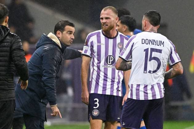 Toulouse s head coach Carles Martinez Novell, Toulouse s Mikkel Desler and Toulouse s Aron Donnum pictured during a soccer game French Toulouse FC and between Belgian Royale Union Saint Gilloise, on day 5 of the group phase of the UEFA Europa League competition, in group E, on Thursday 30 November 2023 in Toulouse, France. LAURIExDIEFFEMBACQ  x81196093x