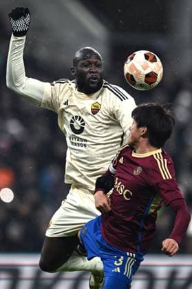Fußball, EL, Servette Genf - AS Rom Cm Ginevra (Svizzera) 30 11 2023 - Europa League Servette-Roma foto Cristiano Mazzi Image nella foto: Keigo Tsunemoto-Romelu Lukaku 